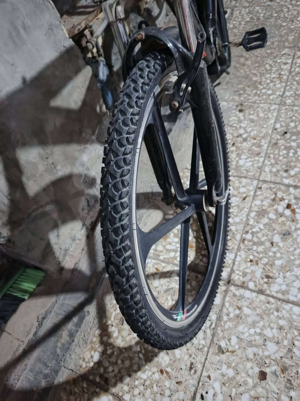 السلام عليكم
بايسكل ياباني جبلي للبيع
تايرات جدد 
ويل كب مثل مواضح بالصور 
دبلات 
السعر 80 وبي مجال للشراي
الاتصال على هذا الرقم
***********
متوفر واتساب
