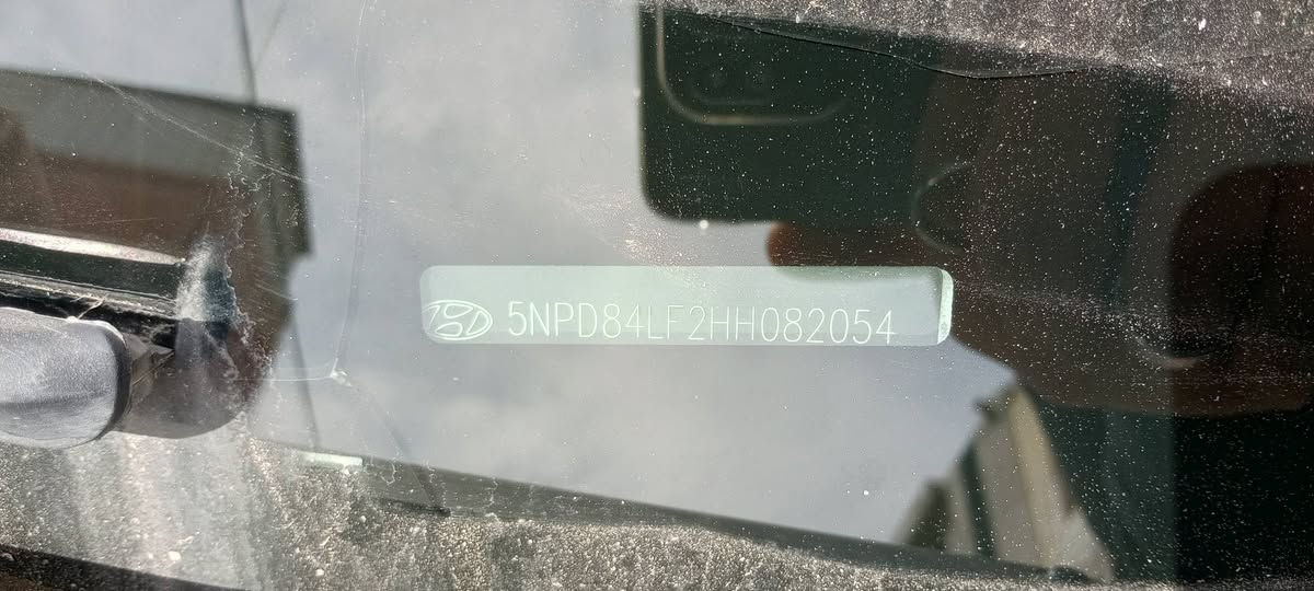 السلام عليكم 
للبيع هيونداي النترا موديل 2017 وارد أمريكي، حادثها جاملغ أمامي فقط، والسيارة ليبل واحد.
المواصفات: 
الحالة: نص فول، ماشية 123 ألف.
المحرك: يوجد راجز يحتاج تبديل/تنقيص دهن بسيط.
المميزات: شاشة لمس كبيرة، كاميرا دوارة، كير 6 نمر عادي وأوتوماتيك، 3 أنظمة قيادة، مانع انزلاق.
الرقم: بغداد باسمي.
السعر: 105 ورقة (10,500$) وبيها مجال.
الموقع: بغداد - حي القاهرة.
للتواصل: ***********.
