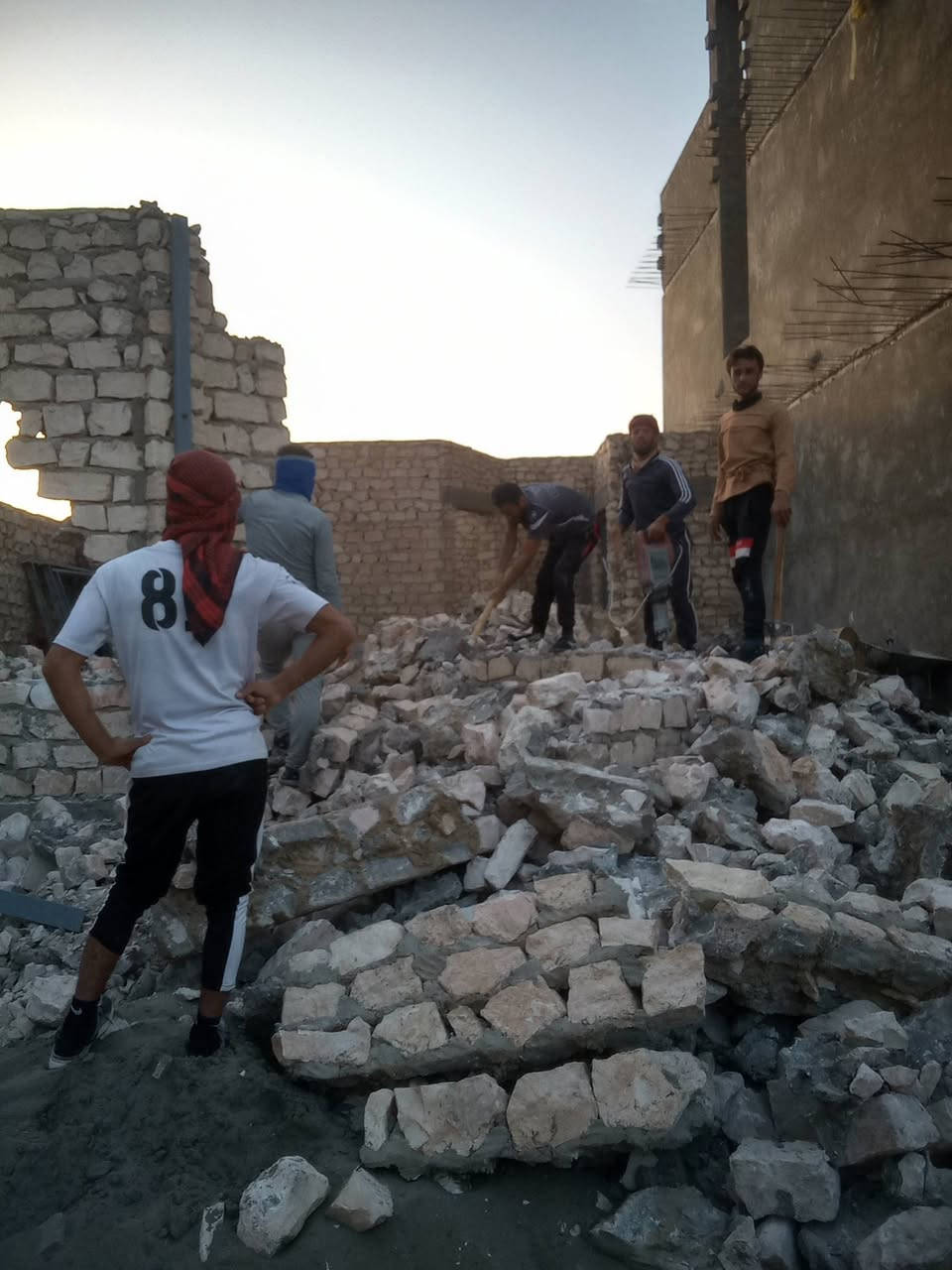 سلام عليكم  /  يوجد كادر عمل جاهز /  تصعيد مواد /  تنضيف بيوت /  تفليش /  تكشيط /  دفن نهري /  شقلنه ليل ونهار /  ومعداتنه جاهزه  ومالك دخل بكلشي تأخذ شقل جاهز مني سلمني شقل وتأخذ شقل جاهز / ماعليك بس تصال على رقم /// ***********
