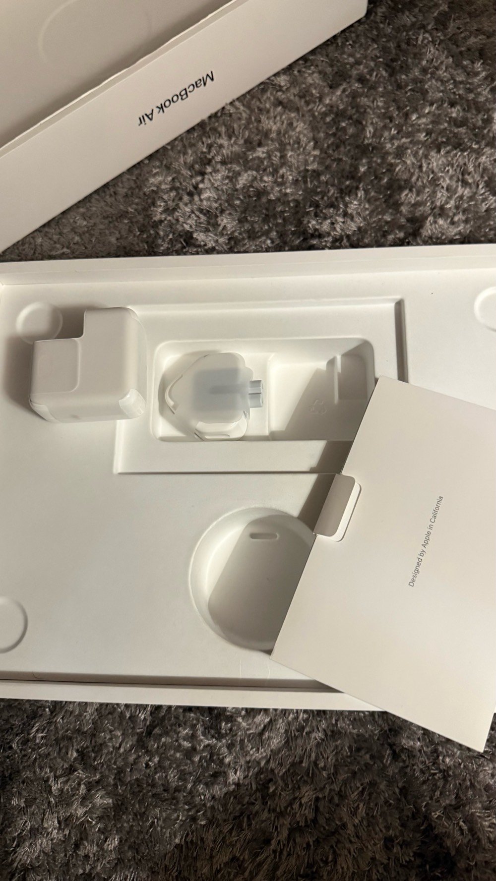 Macbook air M3
256 GB Hard
8 GB Ram
13.3 inch
Battery 98%
Cycle 70 
شرق اوسط كامل ملحقات
السعر على الخاص
او على الواتساب
***********⁩⁩