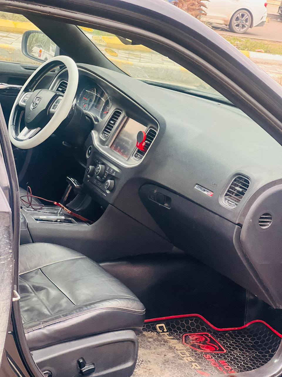 السلام عليكم للبيع او مراوس بصفره او يوكن من 2007 وفوك جارجر 14اصل لون اسود رقم بصره انكليزي تحويل ثاني يوم السياره داخله كفاله بيه حادث ب العراق جاملغ لايمن لامامي مبدل وباب السايق والورا مبدلات الباقي شوف العين السياره مكفوله من العيب الشرعي والكصه والكلبه والتجيه محدثه اس ار تي السياره فول مواصفات عده الفتحه اي استفسار لاتصال *********** مكاني ناصريه سوق الشيوخ السعر 138
