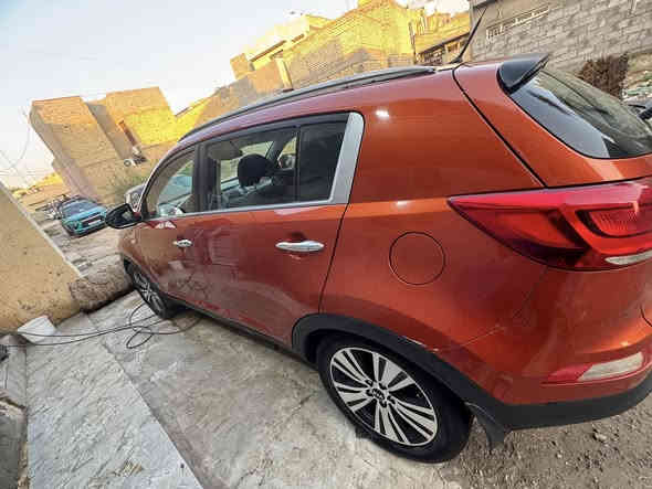 السلام عليكم

#سبورتج_2015_للبيع

السيارة خليجي بدون حادث بيها صبغ فقط رش بدون بارد او معجون اربع قطع اثر شخوط 
 وبيها بعد ملاحظات بسيطة 
ماشية 141000كم 
مكينة 2000 دوش
كامرا وشاشة اصلية تحكمات ستيرن جهتين 
رقمها اربيل دولي جديد باسمي 
مكانها / بغداد الجديدة 
السعر 134$ وبيها مجال
هاتف: ***********
