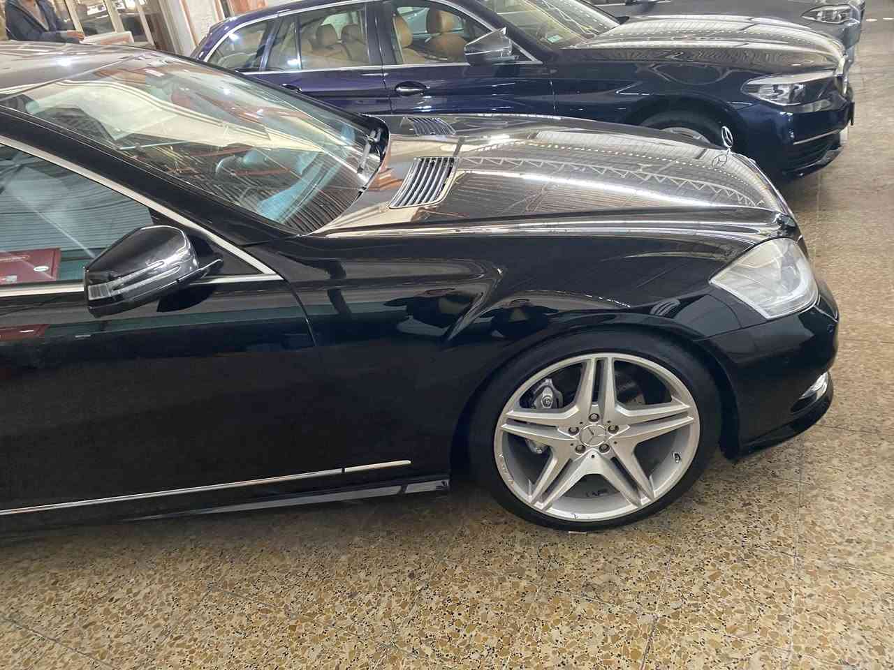 سلام عليكم حبايب
للبيع فقط سعر مناسب 
S 500 2007 
محدث 13 كت amg 
20  AMG 
باب قصير  
سيارة  ووارد يابان  بيها صبغ 
ب 
فقط الباقي  
غرفة نضيفة 
ماشية الف 
1 
بردات  خلفي
بيبان شفط 4 
كشنات تدفئة تبريد 
خزن ميموري 3 انضمة 
ناضور ليلي 
رادار امامي 
حساسات امامي خلفي 
تبريد قطعتين امامي خلفي منفصل 
  صندوك كهرباء  شفط 
بيها هواي مواصفات الجناية يعرفون مواصفاتها 
رقم سليمانيه  تحويل ثاني يوم 
إدامة مسوياها سيرفس للسيارة 
تفاصيل اكثر *********** 
السعر المطلوب195   ورقة وبيها مجال بسيط 
ماكو اس  كلاس بهل سعر و بل عافية عل ياخذه مكان اربيل
