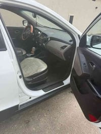 توسان خليجي 14مكينه وكير وحداديه وتبريد كله بشرط وتخم تاير جديد سياره ...