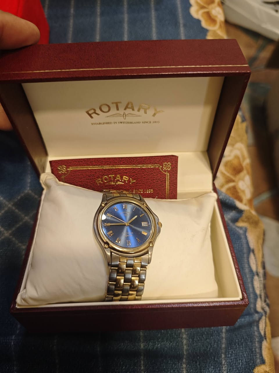 ساعه فنتج كوارتز راوتري كامل مرفقات فقط سير قصير للتوضيح  دكمه زفير بوك معلم بالاستيكر و المرفقات للاستفسار واتساب ***********
