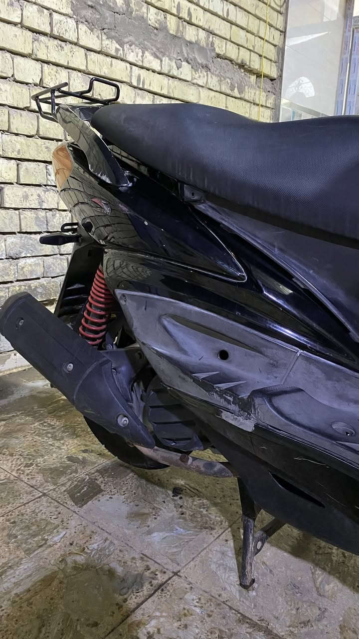 السلام عليكم
سكنس فحل للبيع الدراجة بلادية ونضيفة كلش مثل ما واضح بالصور وبس تطخ السلف تشتغل باتري جديد دهن امزويل جديد تايرات ويلات جدد مثل مواضح بالصور بريك امامي خلفي جديد 

السعر 775 وبيهه مجال بسيط 

المنفاخ وحد سعره 35 اصلي باله امزون كيج الكتروني يشتغل على الباتري مال دراجة 

الامين الثانية سكينة شارع المكاتب 

*********** واتساب
