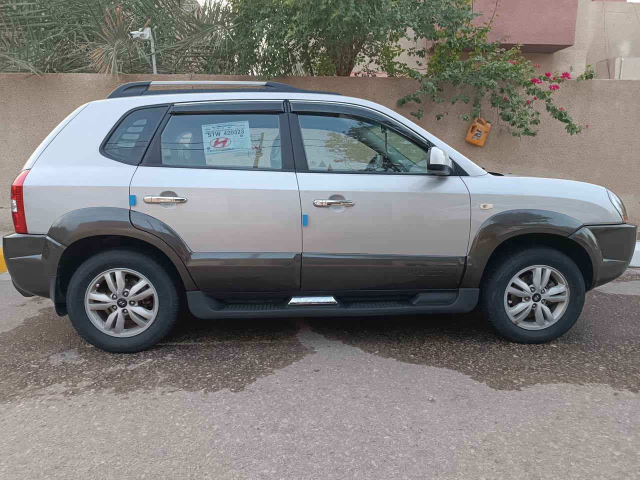 السلام عليكم 
هونداي توكسان للبيع مكفوله كفاله عامه من ضربه وصبغ وتبديل فقط بارد بسيط كما موضح بالسونار المرفق بالمنشور وارد كوري موديل 2009 رقم بغداد الماني مشروع وطني سنويه مجدده 2029 مواصفات السياره محرك 4سلندر 2000 دوش المرغوب ويل كب سنتر لوك شاشه كبيره لمس كامره خلفيه حساسات خلفيه كشنات مدوشمه أرضيه مغلفه جلد كير محرك حداديه كهربائيات تبريد ثلج تدفئه تخم تاير بطاريه جديده سياره جاهزه أي نقص مابيه 
السعر النهائي / 125$ 
العنوان كربلاء المقدسة 
للأستفسار الأتصال على الأرقام 
***********
***********
غير متواجد على الفيس
