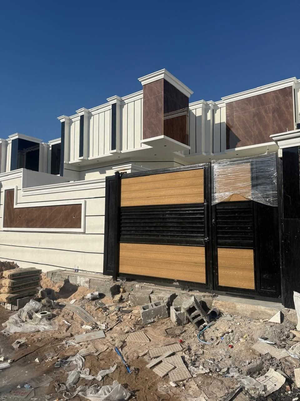 اعزائنالمشاهدين
جمال التفاصيل تجدونها من خلال هذا العرض الراسخ بجمال تفاصيله
تصميم متقارب واحد بجانب الآخر واجهيات متعوب عليه تنفيذ واشراف من قبل كادر خاص متمرس في التصميم والتنفيذ🏠🏠🏠🏠
#شاهدو_تشكيله_الموسم في_قضاءابي  الخصيب طريق سيد حامد مقابل مدينه الاندلس السكنيه
📍#منازل: بمساحات مختلفه نباع اكثر من منزل في هذا الموقع بقيه منزل
ويوجد منازل قيد التنفيذ غيرها
#للعلم_الأرض_مصبوبه رفت قبل الانجاز  📍#مساحته :160م
📍#والسعر :105وقابل للتفاوض مع المشتري
📍#نوع: العقار طابو زراعي عراقي باسم صاحب البيت ادفع المبلغ واستلمه بعد المكاتبه 
📍#نوع :البناء بلوك
التفاصيل استقبال صاله مطبخ  غرفتين منام وصحيات داخليه وخارجيه وكراج 
اذا تحب تشوف العروض تفضل لزيارتنا لمشاهدة هذه المنازل للاستفسار #الاتصال: على الرقم التالي 
***********
