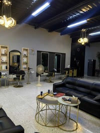 بيع مركز تجميل كامل بكامل محتوياته  بيع مستعجل لغرض السفر  للاستفسار ع...