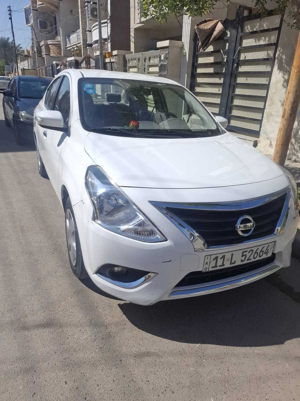 السلام عليكم ورحمة الله وبركاته
عندي نيسان سني هندي موديل ٢٠٢٤ خليجي 
داخلة للعراق شهر السابع 
اللون ابيض 
رقم بغداد بأسمي ثاني يوم احولك
اربع جام كهربائي
كير اوتوماتيك 
شاشة + كامرة 
تبريد شغال 
قطعتين تبريد 
ماشية ٤٥ حقيقي
حدادية ممتازة
السيارة جدآ اقتصادية بالصرف كلة عادي 
بيها طخة بالباب الخلفي عكس السائق هي واكفة بالفرع انطخت
السيارة خير من الله ولا تفكر توكف بالشارع 
السيارة رايدها ١٢٥ وبيها مجال مكاني الغزالية شارع البدالة
للاستفسار 
***********
