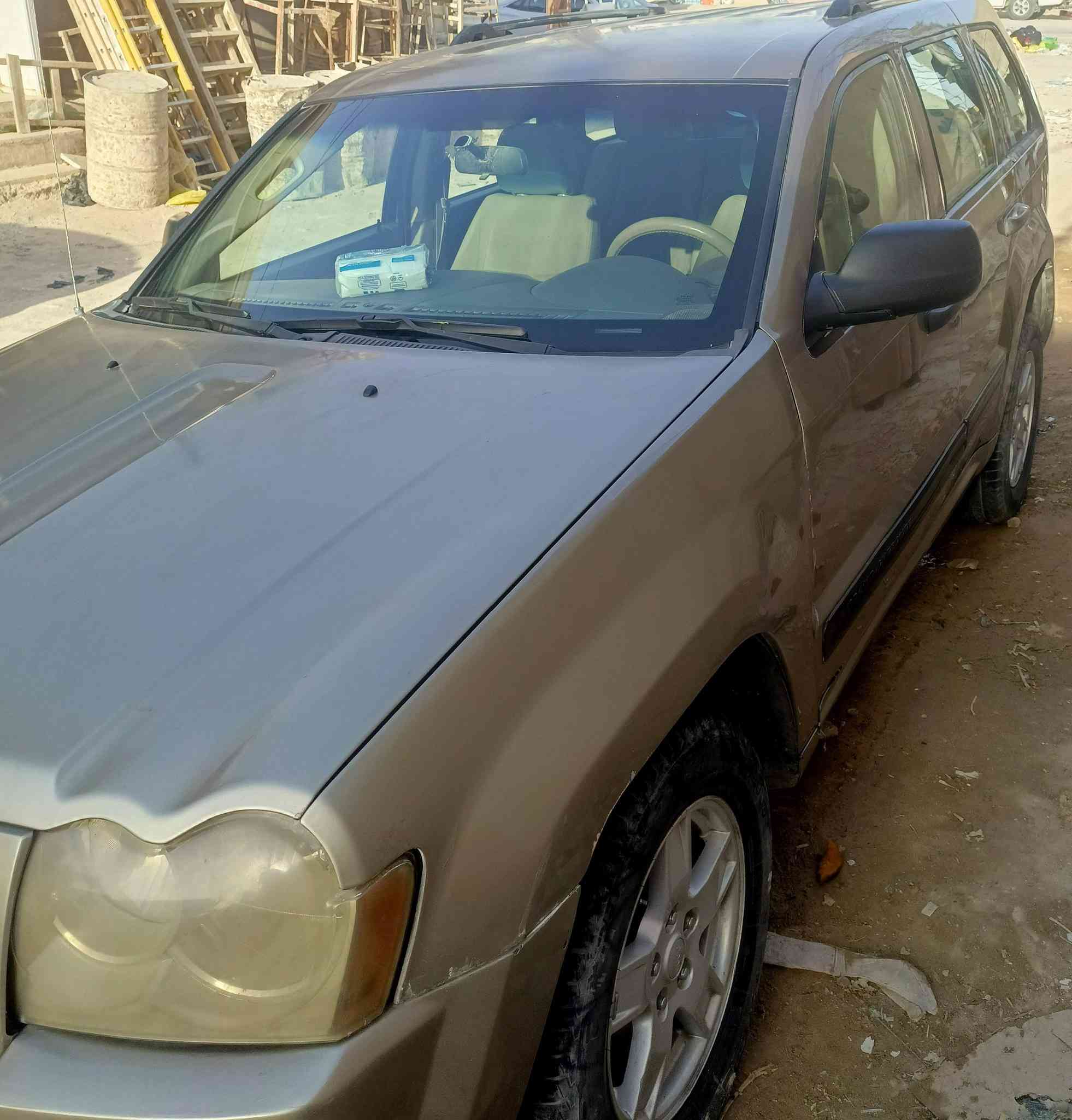 السلام عليكم جيب شيروكي موديل ٢٠٠٥ رقم بغداد سياره ٥ راكب مكينه ٦ مصبوغه صبغ  عام جماليه مكفوله من الضربه بس مكينه بيه خيط بخار  مكانه نجف سعره ٧٠ وبيه مجال ستفسار ***********
