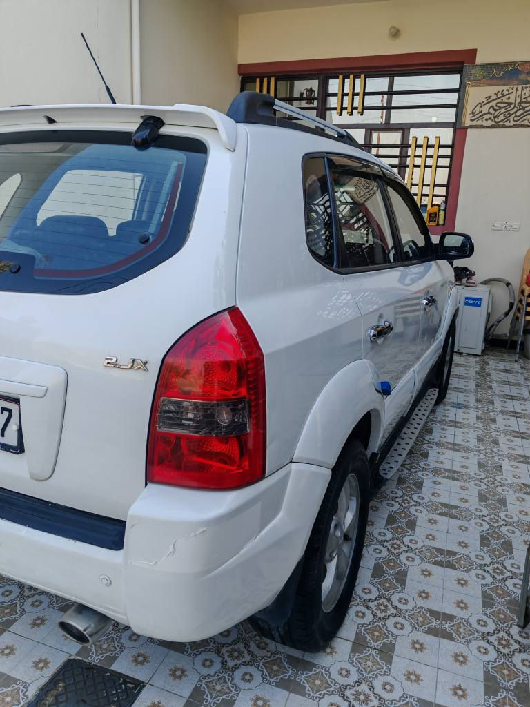 السلام عليكم للبيع توسان ٢٠٠٩السياره شادله محرك حاويه جديد والوصل موجود بيه رش بنيد وجامرلغ بدون ضربه رش بدون معجون والباقي مكفول رقم اربيل الانگليزي الجديد سنويه لل ٢٩ السعر ١١٠ وبيه مجال حگ الجيه السياره اترايه احله منها ماتصرف عليه أي دينار ان شاء الله بدون ضربه تبريد تدفئه كله شغال طخم تأيرات جديد العنوان بعقوبه للتواصل الاتصال على الرقم *********** بعقوبة, ديالى
