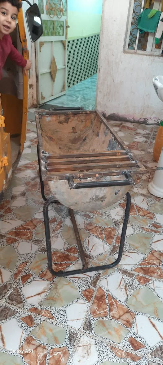 السلام عليكم خوان عندي هاي المنقله سعرها ٣٥ الف وعندي بعد حجم اصغر منها شويه ب٢٥ الف نفس التصميم مال هاي توصيل لباب البيت مجاي.. ترهم بالتكتك لان الاشياش مالتها تركيب مو لحيم شوكت مايعجبك تشيلهن. تصميم كلش حلوه ولازم تكون موجوده بكل بيت..
