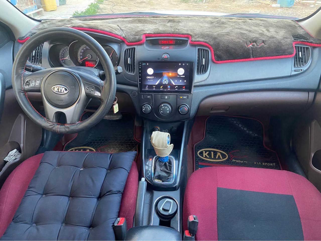 سيراتو 2012 خليجي 
محرك 1600 دوش
كير 6 نمر 
ماشيه 148 حقيقي 
شاشة وكامرا 
تحكمات استيرن
اشاير بلمري 
السياره بيهه قطع صبغ اثر طخطخات  صار الهه عندي 3 سنوات  بائسمي تحويل مباشر سياره احلى من الصور مكان السياره بغداد السعر 100 وبيهه مجال بسيط جدا للستفسار *********** بغداد, العراق
