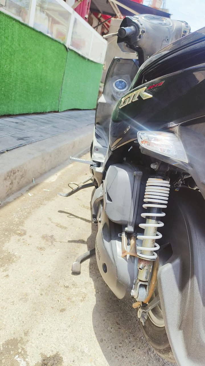 سلام عليكم جتي آر حديث دراجه مكفوله نظافه ٩٩بل ميه صارلهه ٨تيام نازله رمبه بعدهه بدهنه مال رمبه مكفوله من كلشي شلعه معدل مكينه صوت شحن معدل ١٢٠ ولا برغي بيهه نقص الله شاهد رمبه منزلهه السعر مليون و٢٠٠ وبيهه مجال هذه رقمي متواجد وات ساب كل وقت *********** مكاني بغداد الطوبجي
