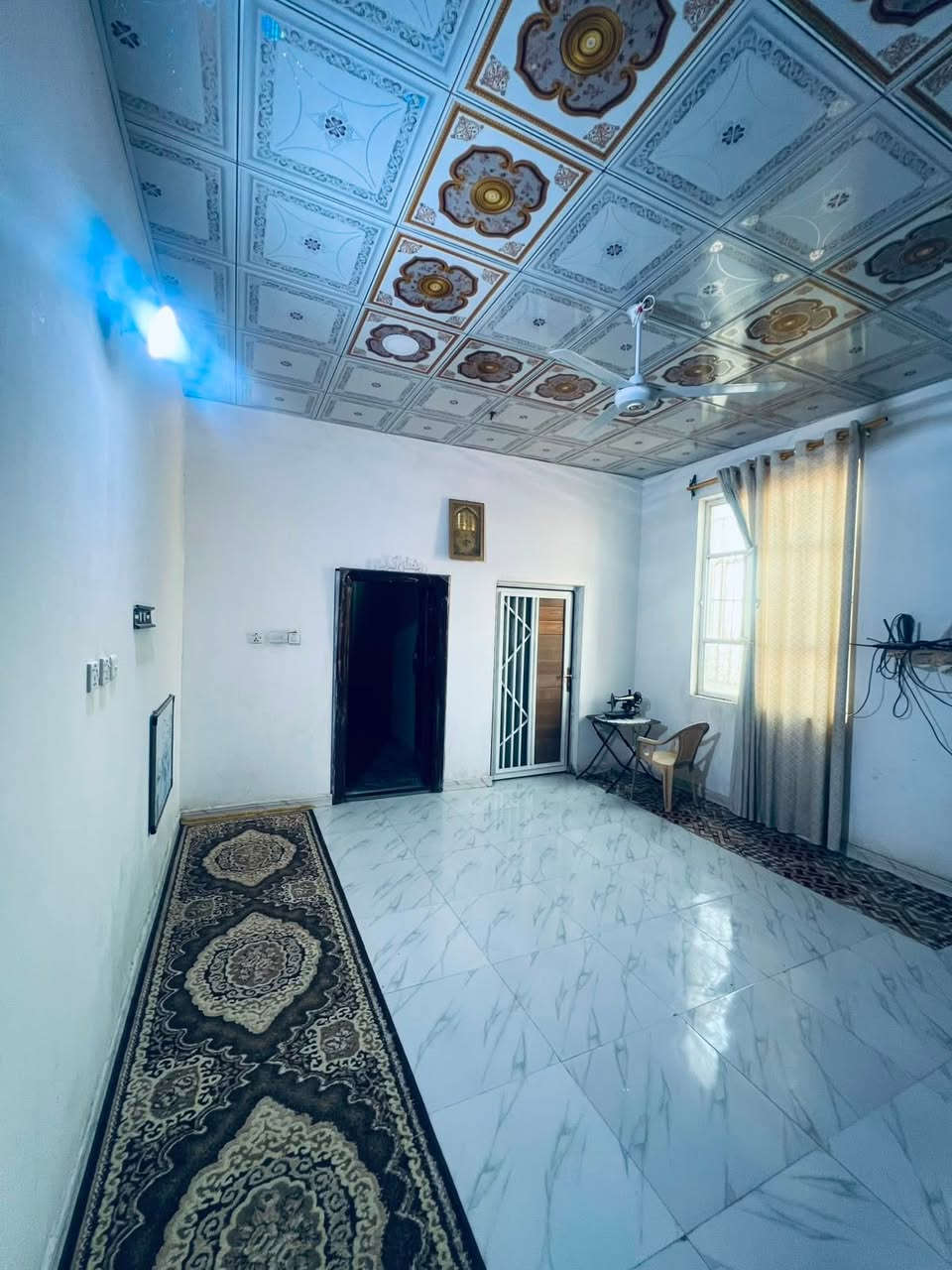 سلام عليكم بيت للبيع بحي الزهور المساحة 120 متر طابقين سنة البناء 2018 مطلوب للاسكان 15 مليون التسديد بل شهر 175 يحتوي البيت على اربع غرف نوم ومطبخ وصالة وبراني وصحيات عدد 2 البيت نقص فقط ارضية الطابق الاول والطابق الثاني كامل للاستفسار ***********
