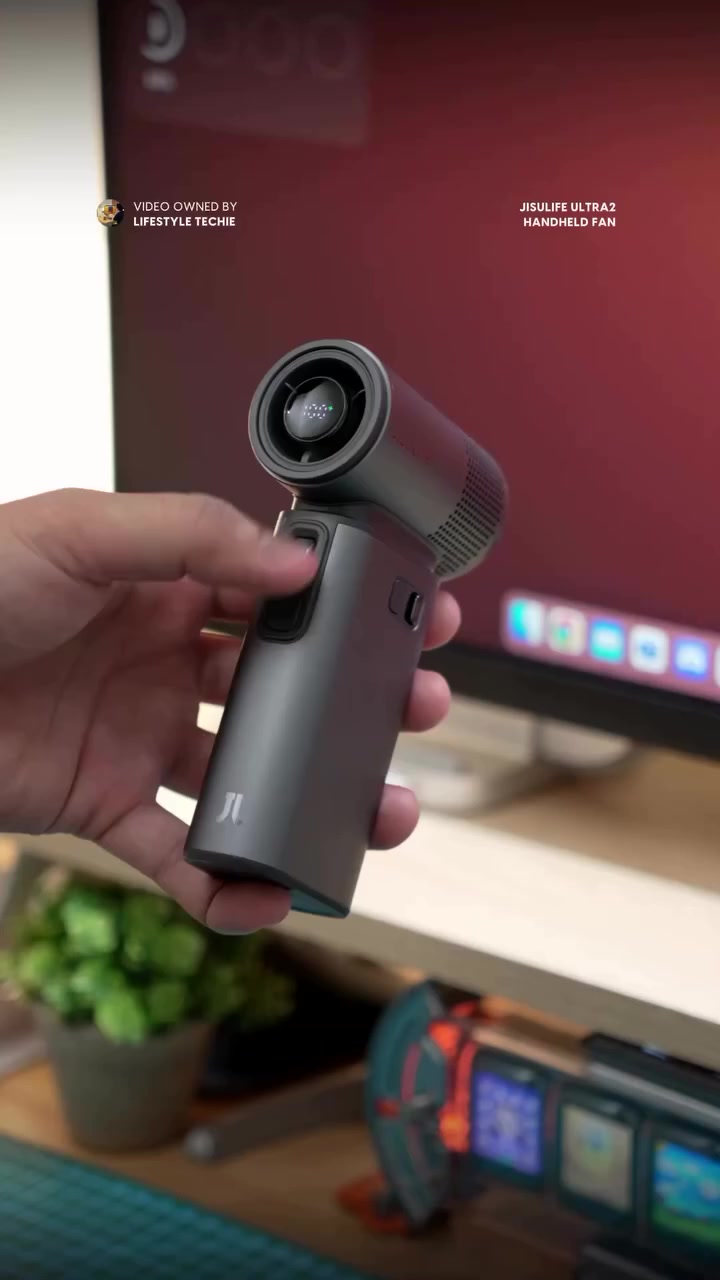 🌪️ القوة التي لا تُقهر في جيبك! مروحة JISULIFE Ultra2 المعدنية 🌪️
هل تبحث عن الرفيق المثالي للصيف والرحلات؟ مروحة JISULIFE Ultra2 ليست مجرد مروحة عادية، إنها وحش أداء بتصميم فخم ومميزات 5 في 1! 🚀
لماذا هي الخيار الأول للمحترفين والرحالة؟
• 💨 قوة توربينية خارقة: تحكم بـ 100 سرعة مختلفة عبر العجلة الدوارة لتبريد فوري في أشد اللحظات حراً.
• 🔋 بطارية عملاقة 9000mAh: استمتع بالهواء المنعش لمدة تصل إلى 25 ساعة متواصلة دون انقطاع.
• 🔌 شاحن متنقل (Power Bank): لا تقلق بشأن شحن هاتفك، المروحة تدعم الشحن السريع بقوة 18W لشحن أجهزتك في الطوارئ.
• 🛠️ متانة ومعدن: هيكل معدني فاخر باللون الرمادي الأنيق يعطيك شعوراً بالفخامة والتحمل العالي.
• 🔦 كشاف مدمج: مثالية للتخييم والمواقف المظلمة.


**إذا كنت صاحب هذا الإعلان وتريد حذفه لأي سبب، رجاءا أرسل رسالة إلى الدعم الفني**