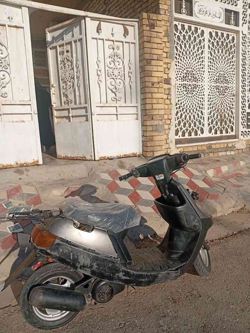 سلام عليكم شباب دراجه بطه لبيع دراجه نضيفه كدام عينيك ما مفتوحه سعر 200وبيه مجال حك جيه***********
