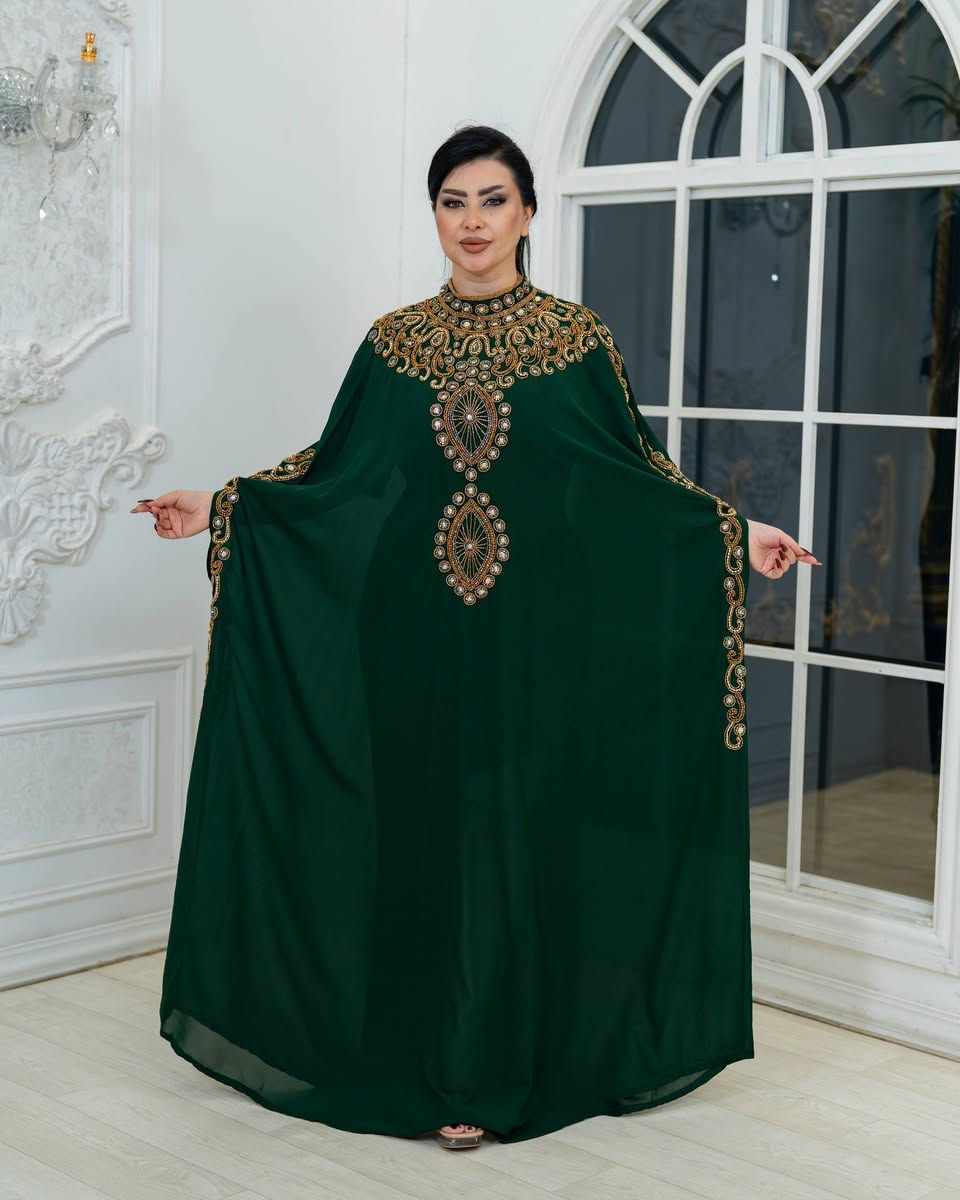 شوفيلي جماله 💕🔥🔥
#بشت_هندي 
الشغل يدوي دقيق قماش شيفون فستان داخلي قماش فيزون
التلبيس :-  من وزن 55 الى وزن 115
السعر ٥٥ الف فقط وتوصيل مجاني 
للحجز والاستفسار على الواتساب الرقم ***********
