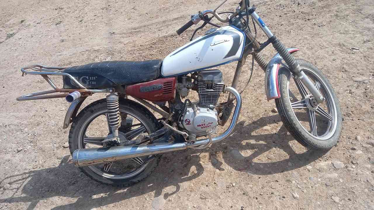 ماطور للبيع يراني اربعه كير اسعر ٢٠٠  ##***********
