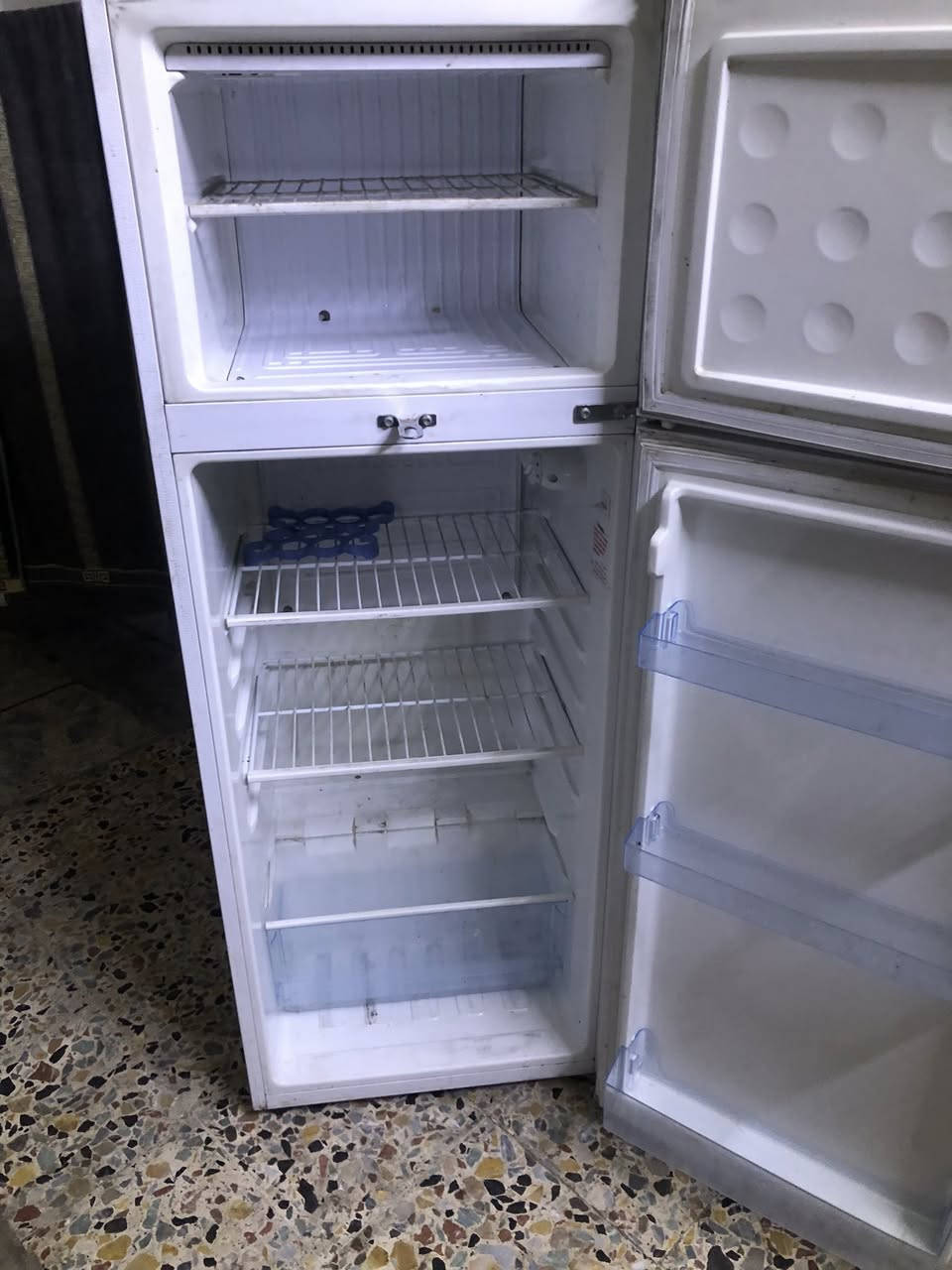 سلام عليكم ثلاجة البيع ١٥٠  بية مجال مكاني بغداد الدورة اسيا رقمي ***********
