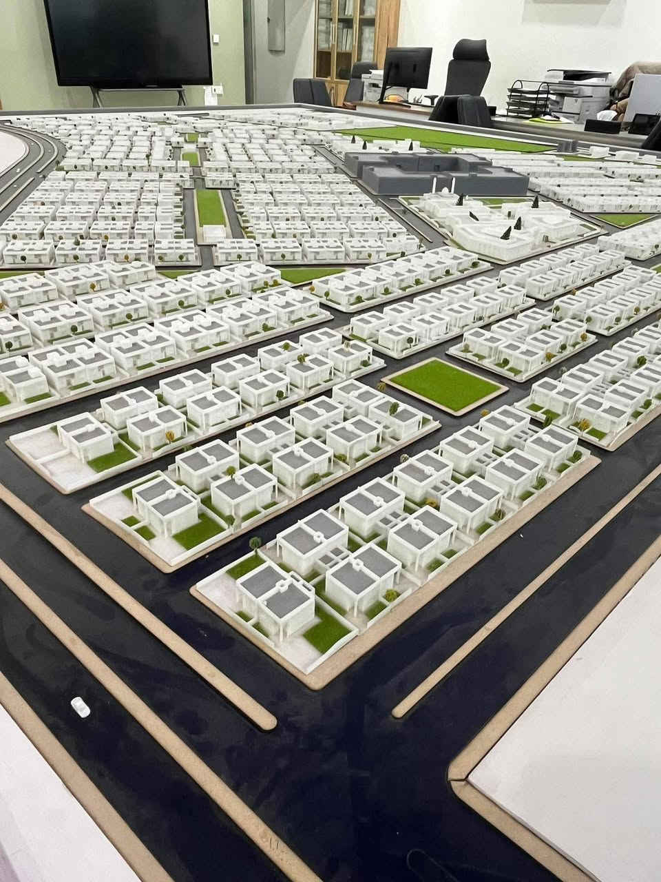 دار 200م للبيع في مجمع الجنائن السكني
موقع هادئ ومميز قريب الخدمات على شارع 30م 
واصل: 40 يباع بتطلوعة مرحلة أولى 
بلوك 4 دار 5
📞 للاستفسار:
اتصال أو واتساب على الرقم: ***********
