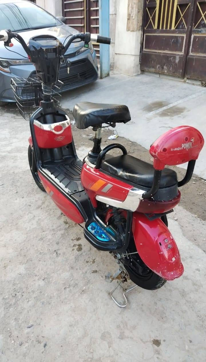 السلام عليكم دراجه شحن نضيفه وكامله كلشي شغال حجم 14 وياه شاحنه وبصمه وسويج
السعر 225 الف 
العنوان بغداد الامين الثانيه 
***********
