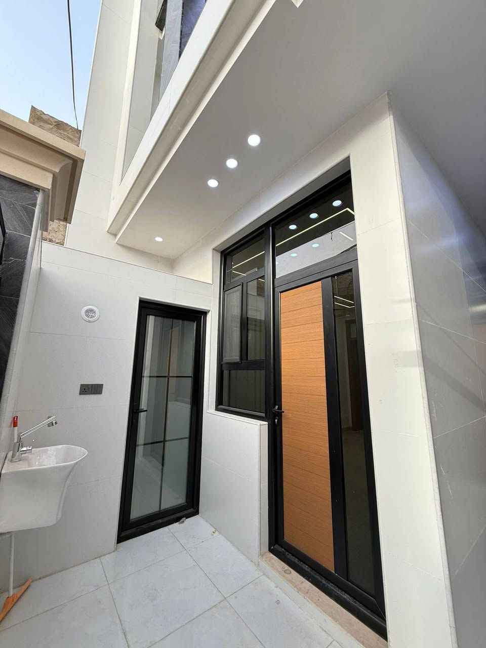 دار للبيع في حي السلام 
مساحه ١٠٠ متر طابقين 
خريطه حديثه بناء مودرن ٣غرف نوم 
للاستفسار مراجعة مكتب الدر حي السلام شارع أبو الدجاج 
***********
