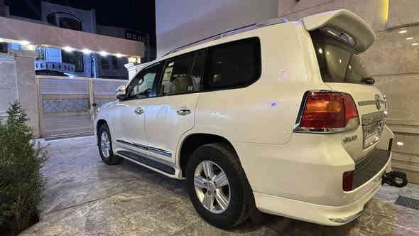 لسلام عليكم                                                                     
لاندكروز موديل (2015) للبيع 
بريم اصل ام الطفايه 
رقم انكليزي الجديد بأسمي
السياره ماشيه 110 الف حقيقي السياره خير من الله 
مواصفات السياره 
-مري شفط
-محرك 6 سلندر 4000 سس
-حساس امامي خلفي 
وباقي المواصفات معرفه…
السياره مكفوله كفاله عامه من محرك وكير وصبغ 
فقط الدعاميات مصبوغه للجماليه 
السعر 430 
***********
