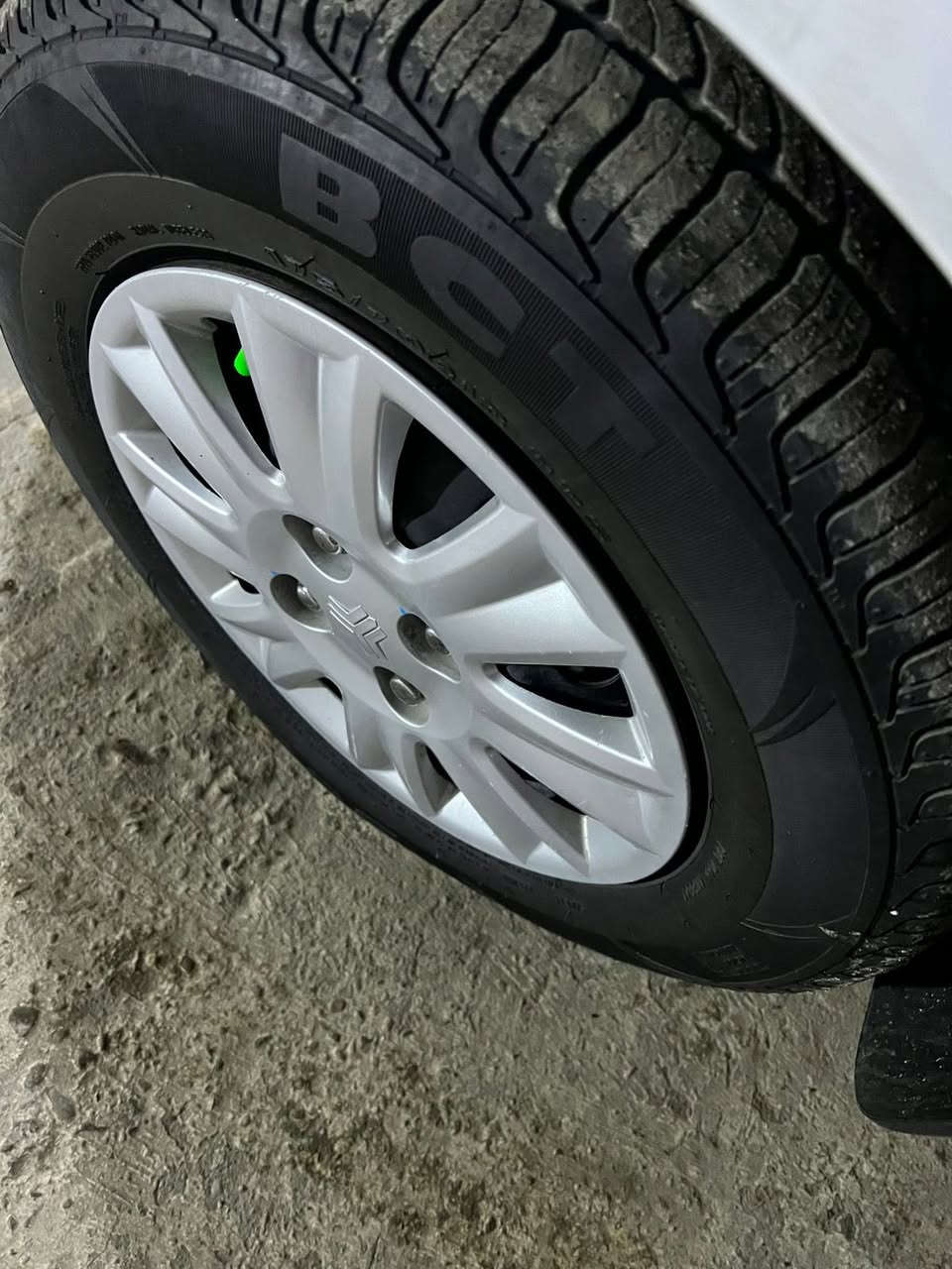 السلام عليكم طيبه تايبا ١٢ السيارة محرك كير شركه تبريد ثلج صدر امامي خلفي جديد السيارة كفاله عامه بس بيهه تكحيلات بصيطه كهربايات كلهه كامله سنويه ٢٨ ماشيه ١٤٣ مكاني بغداد الكرخ بالحريه مكلف بلنشر السعر ٤٧ بيهه مجال بصيط رقمي ***********
