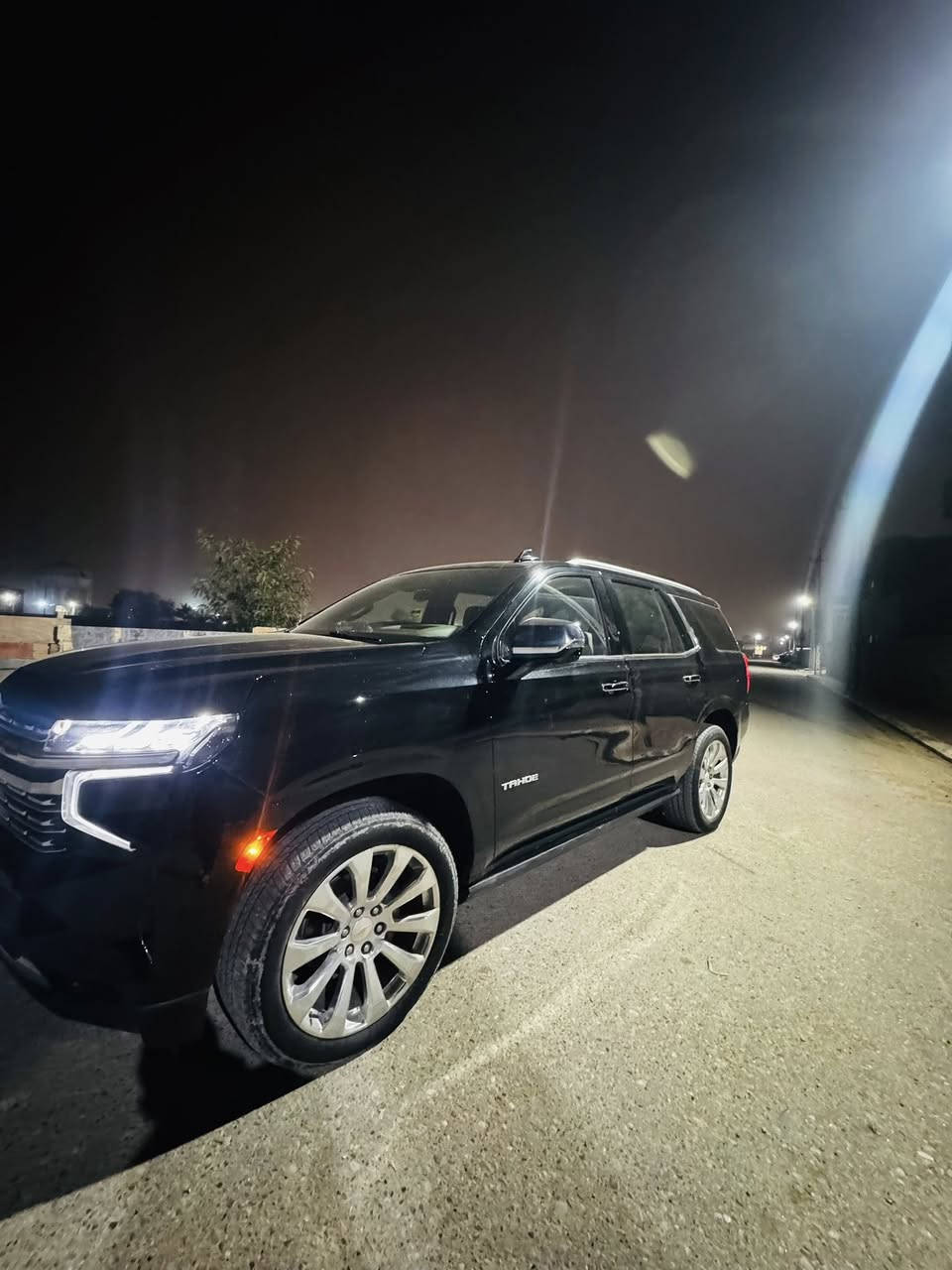 💎 فخامة الحضور وهيبة الطريق.. شفروليه تاهو PREMIER للبيع💎
بدايتاً بضرر فقط تبديل دعامية 
للراغبين بالتميز والراحة المطلقة، معروضة للبيع أيقونة الفخامة الأمريكية Chevrolet Tahoe بفئة Premier (أعلى مواصفات)، السيارة بحالة الوكالة ونظافة تامة كما موضح بالصور.
📋 تفاصيل السيارة:
• النوع: شفروليه تاهو (Tahoe).
• الفئة: Premier (بريمير) - المواصفات الكاملة.
• الموديل: [2023].
• اللون: أسود ملكي (Black Raven) يلمع مثل المراية.
• الحالة العامة: نظيفة جداً، بدن سليم، ومحرك جبار.
✨ أبرز المواصفات والمميزات:
• التصميم الخارجي: مقدمة هجومية مع إنارة LED ذكية، وجنوط (ويلات) كروم حجم كبير بتصميم البريمير المميز.
• الداخلية: مقاعد جلد فاخرة، شاشات عرض، ونظام صوتي احترافي.
• الأداء: محرك V8 يوفر لك القوة اللي تحتاجها مع سلاسة فائقة في القيادة.
• التكنولوجيا: رادار، كاميرات محيطية، نظام المساعدة على القيادة، وفتحة سقف بانورامية.
📍 تفاصيل إضافية:
• رقم اللوحة: بغداد 
• السعر: [55$]
📞 للتواصل والاستفسار واتساب:***********

#Chevrolet #Tahoe #Premier #السيارات_الأمريكية #تاهو #للبيع #سيارات_العراق #فخامة #شفروليه
