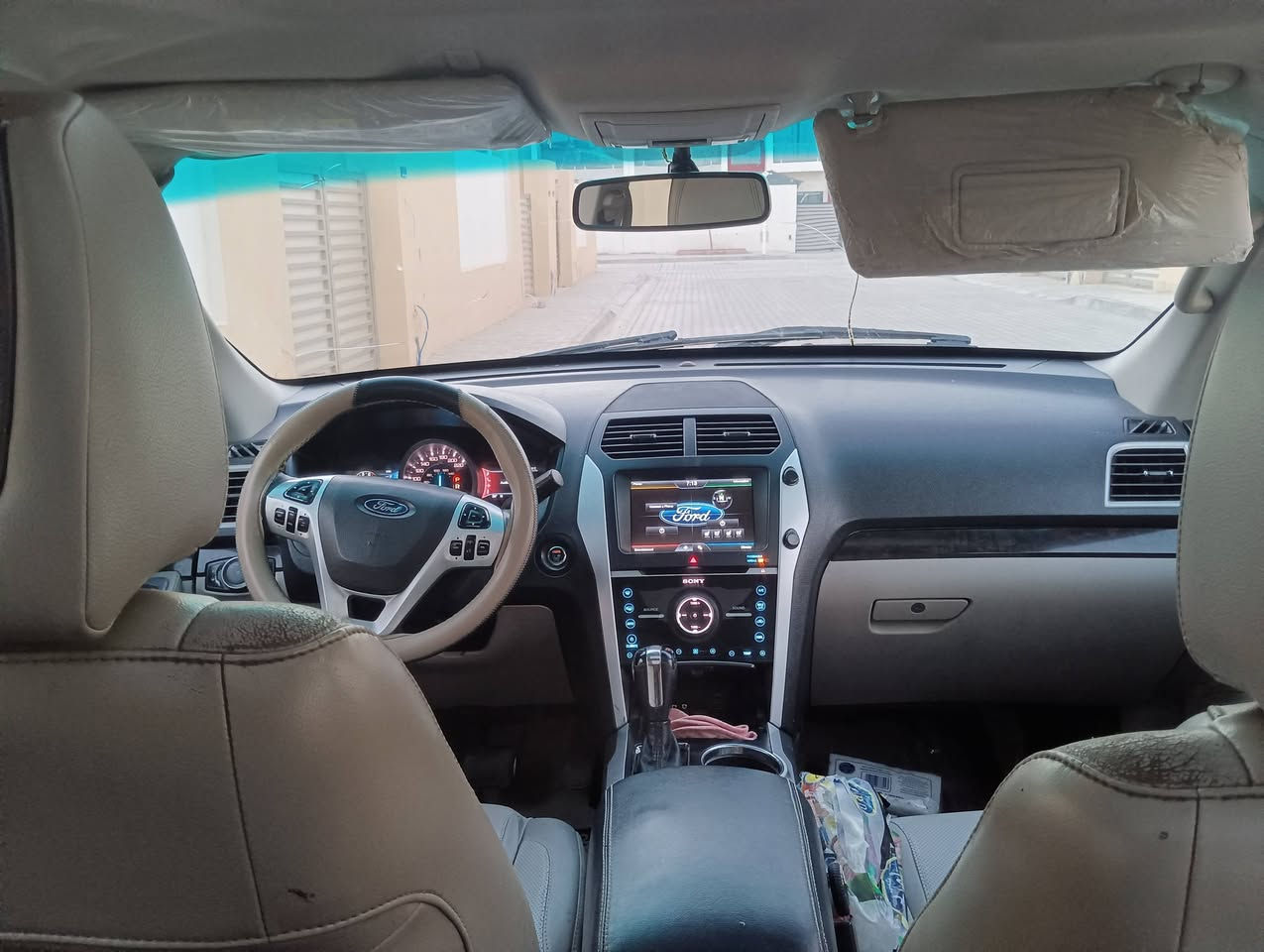 السلام عليكم للبيع فورد اكسبلورر 2013 خليجي 7 راكب limited  أعلى مواصفات دفع رباعي كراسي امامية تدفئة تبريد كهرباء سقف بانوراما ويل كب 20 انج شاشه لمس تبريد لمس سيستم صوتي من Sony دمام بلادي تشغيل السيارة عن بعد نقطة عمياء و رادار بصمة 🫆 عدد 2 صندوق كهرباء. بارد قليل بالجاملغ الأيسر و الباب الايمن وصبغ قليل بالباب الايمن الخلفي السعر 145 ورقة العنوان بغداد ***********
