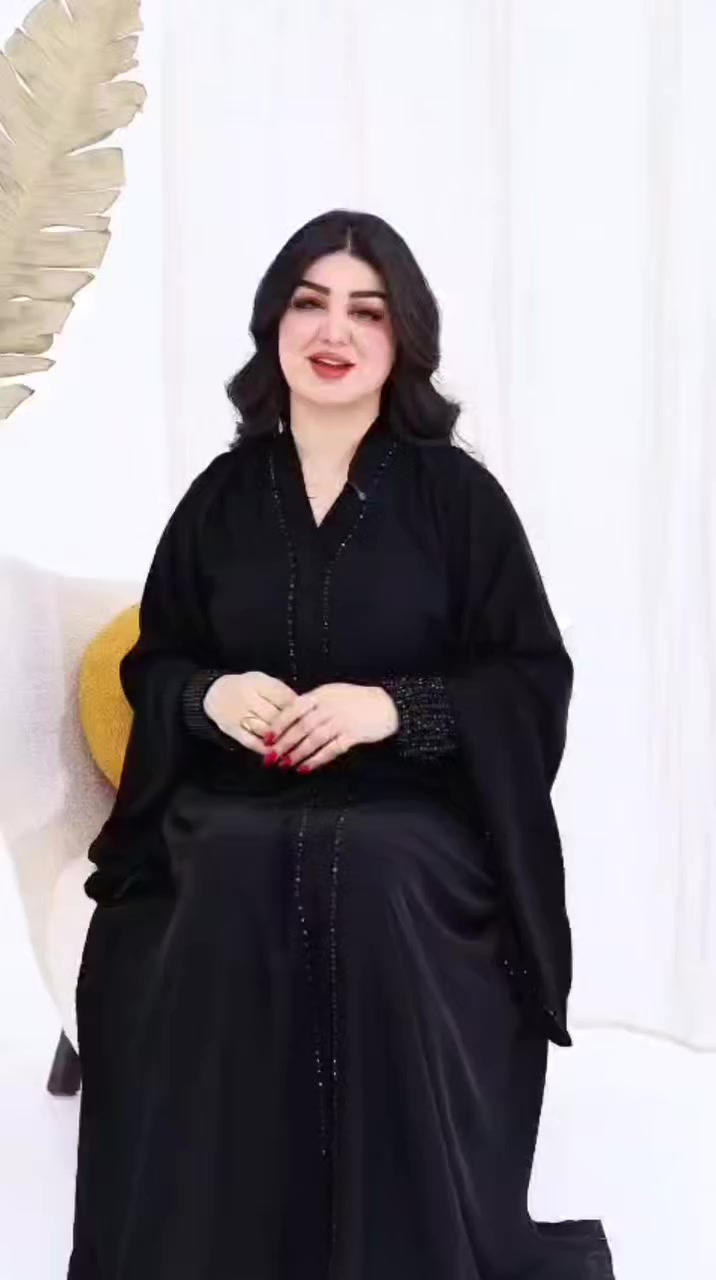 كل امرأة تبحث عن "الترتيب والشياكة"، وفرنا لچ عباية الإنترنت الكوري الأصلي 💎. تصميم يجمع بين البساطة والفخامة، مناسبة جداً للدوام، للمناسبات، ولخروجاتچ اليومية بطلّة تخبل! 😍
​✅ ليش تختارين هذي العباية؟
1️⃣ قماشها كوري أصلي، مريح جداً وما يحتاج كوي (تلبسيها وتطلعين) 💨.
2️⃣ قصتها الراهية والمرتبة تنطيچ مظهر أنيق وجذاب 👗.
3️⃣ سوادها "دبل بلاك" فاحم ومميز جداً ⬛.

سوينا السعر مناسب جداً وفي متناول الجميع لأن غايتنا تدللون علينا! 🎁

​احجزيها الآن قبل نفاذ الكمية، القطع محدودة جداً! 🛍️🏃‍♀️

​📍 يوجد لدينا توصيل لكافة المحافظات 🚚

للطلب والاستفسار يرجى مراسلة الصفحة او مراسلتنا عبر واتساب على الرقم  ***********
