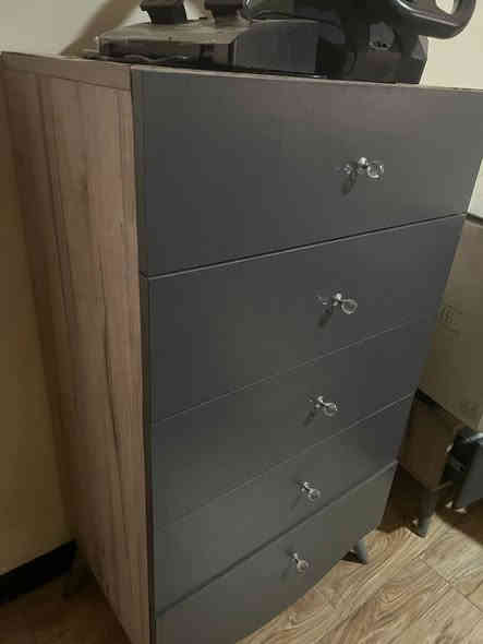 غرفه نوم ام نفرين 7 قطع  تركي نظيفه شخط مابيهن  
مكاني بغداد حي قاهره 
***********
