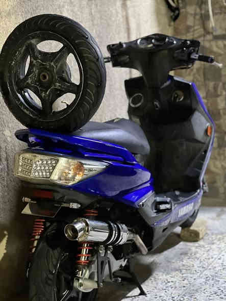 سلام عليكم دراجة سكنس فحل طلاعات الدراجة بحاله الوكاله قبل أسبوع سويته اله إدامة الدراجة ماشيه 30 ألف جيب فيتر وتعال افحص بيه صالنصه من نزلتها وياهة الداجة خير من الله الدراجة نوزل موديل 2011   السعر  مليون 100 الي ميعرف لحد يتصل لان كلبي خلصان مكاني بياع للتواصل ***********
