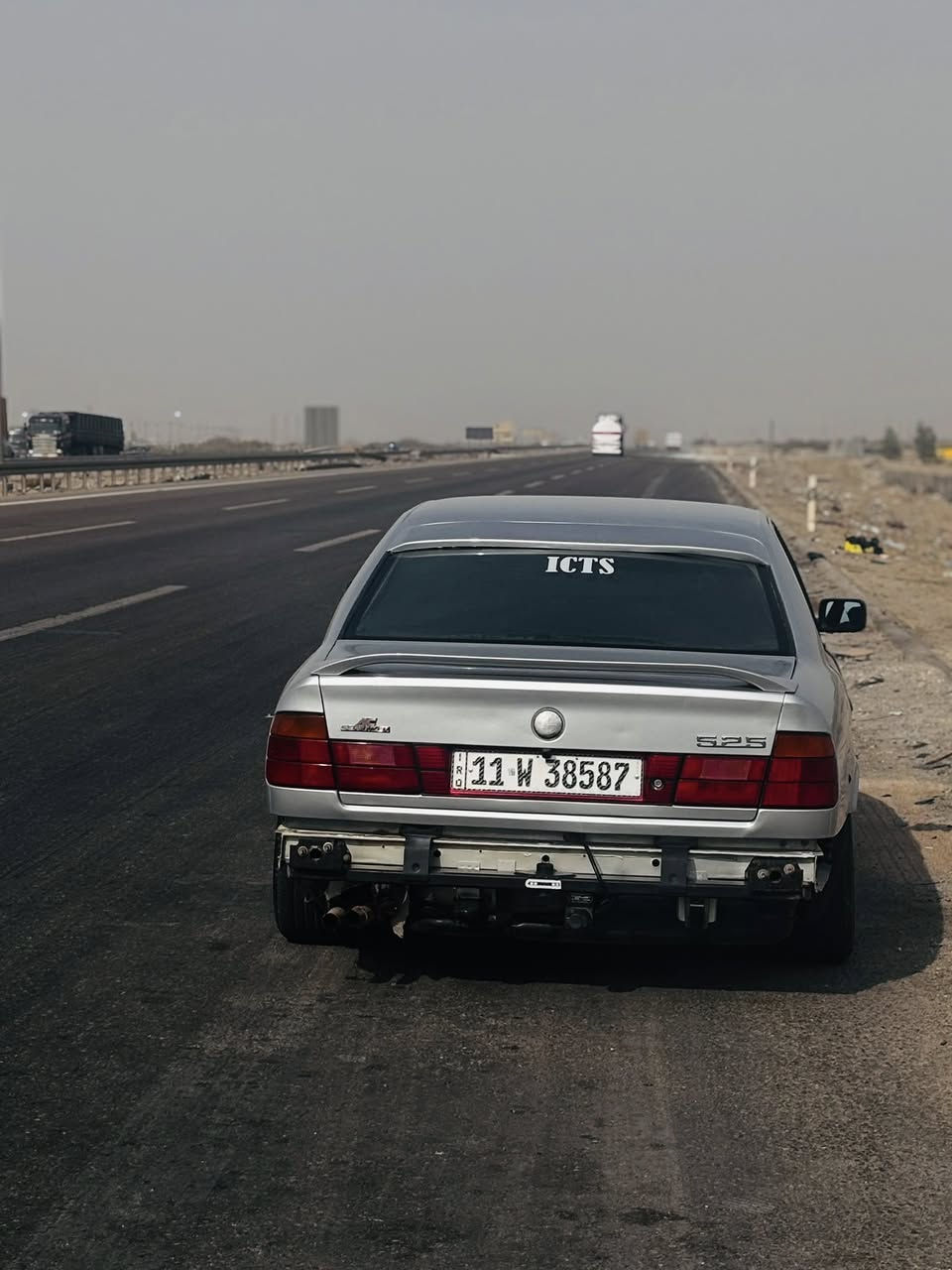 السلام عليكم. 
بي ام دبليو 1990  السياره اصل مفتوح وشاديلهه كير ومكينه مسكر فانوس 525
السياره بأسمي رقم بغداد الانگليزي سنويه 2027
صبغ جديد وحاليا بدون بوليش
بدون فتحه وارد يابان
بچم جديد من لايت وسمجه وعطرات وسوارات واشاير
السياره نقص صبغ دعاميه خلفيه 
تايرات 75%
دواخلهه نضيفه 
بيهه شاشات ثنين كار بلي وداش كام وخرائط
والبطاين الاماميه بيهن ملاحضات تريد تبدلهن تريد تدوشمهن
حداديه 75%
مكانهه بابل شارع 80 
السعر 63 وبيهه مجال بسيط
***********
