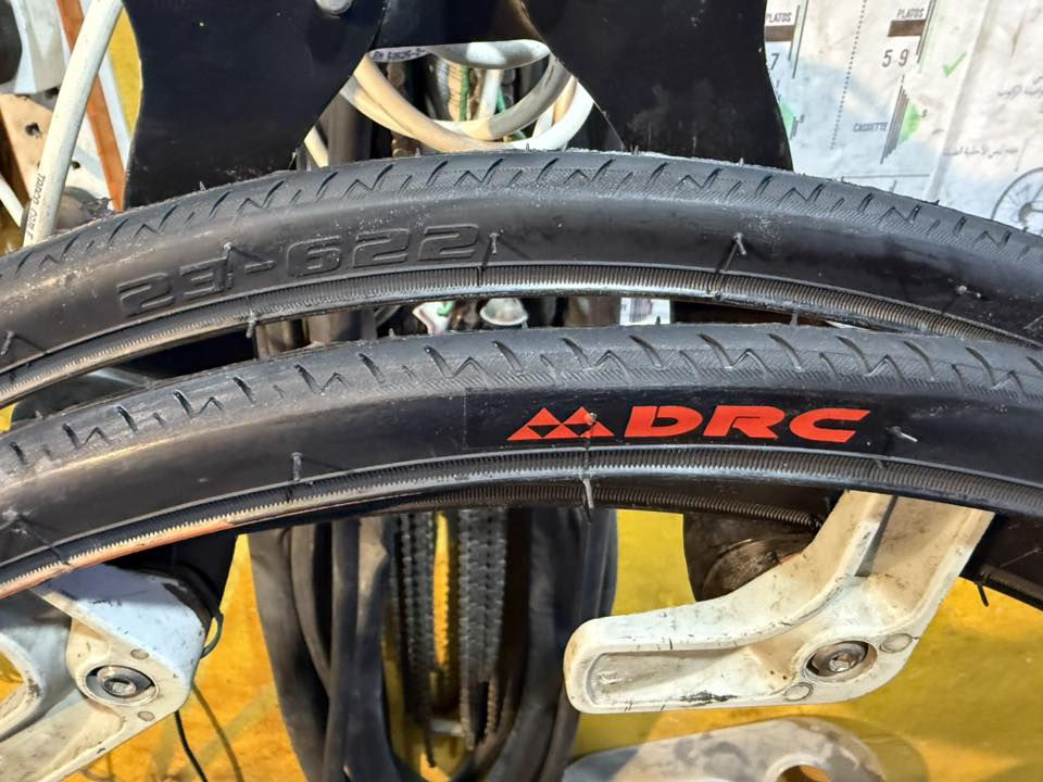 تايرات رود سباق شريكة DRC

مختوم صنع في فيتنام 🇻🇳 

قياس 700/23c

سعر التاير 4 ألف دينار 

عنوان المحل موصل أيمن تقاطع شارع كنيسة الساعة🚴🏻‍♂️🚴

يوجد توصيل 🚚 كافة محافظات العراق 🇮🇶 

☎️***********
