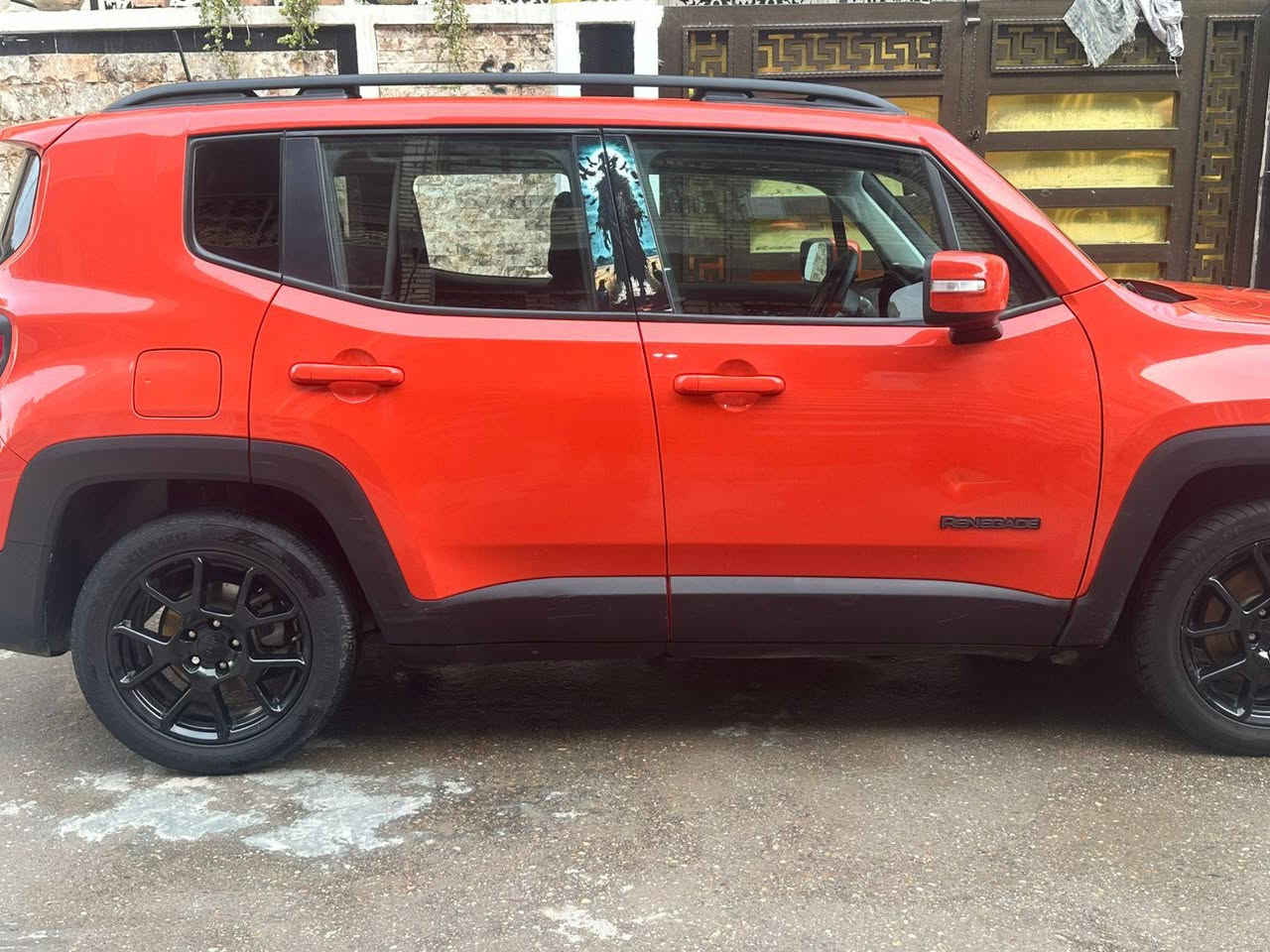 السلام عليكم جيب رانجيت 20امريكي 
حادث جاملغ يسرة وبنيد 
مكينه2400دوش 
رقم بغداد دولي 
ماشيه 85الف كيلو
السيارة نظيفه جدا
عارضها ب135وبيها مجال
مكاني بغداد الشعب 
***********
