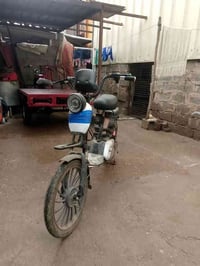 دراجة شحن البيع كوم حديد بطاريات شغالة  مكاني بغداد الرقم 07882309037