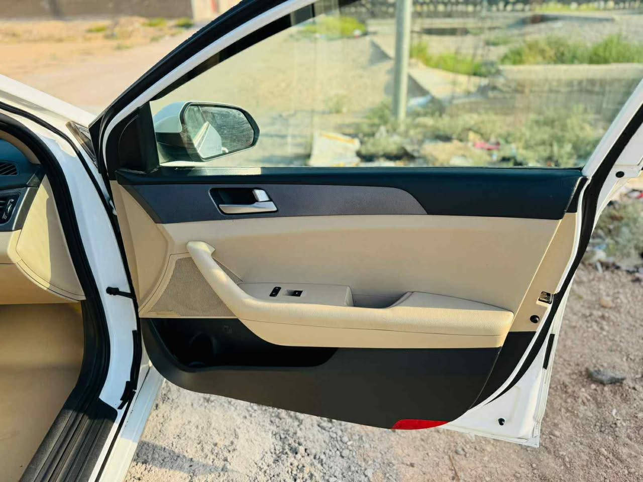 سوناتا ٢٠١٧
محرك ٢٤٠٠ ما مفتوح
الحادث كما موضح بل صور
بيهه الجاملغ اليمنى والبنيد بدون لا لغد ولا شاصي 
وبيهه رشات مال تكشير شوية بل قمارة وبين البابتين جهة اليمنى
موصفاتهه معروفة 
رادارات تحكمات ستيرن شاشة جبيرة 
كامرا دوارة 
معروضة 
ب١٠٧ وبيهه مجال 
السيارة باسمي 
***********
