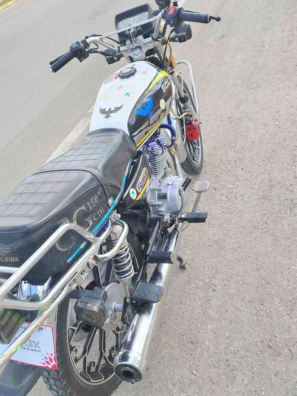 السلام عليكم سولنك للبيع موديل2024
دراجه محرك كبس مامفتوح اخرس صوت مابيه دراجه نضيفه كهربيات شغاله سلف شغال منفيس بيهه السعر 600 وبيه مجال الشراي يدخل خاص او يتصل بلرقم ***********
 الموشراي لا يكسر بل حلال
