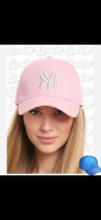 يتوفر لدينا قبعات نوعية منتازة يوجد قبعات نسائية و رجالي ماركات عالمية...