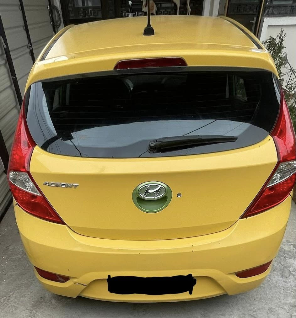 سلام عليكم  اكسنت هاج باك  وارد أمريكي م 2012 سياره كامله خير من الله  بسمي تحويل ثاني يوم رقم جديد إنكليزي 
تخم تاير تبريد تدفعه كلى شغال سياره كبل تطلع تشتغل بيه ليبل واحد سبير جديد سياره مال شغل رقم بغداد ومكان سياره هم بغداد ***********
سعره ٧٦
