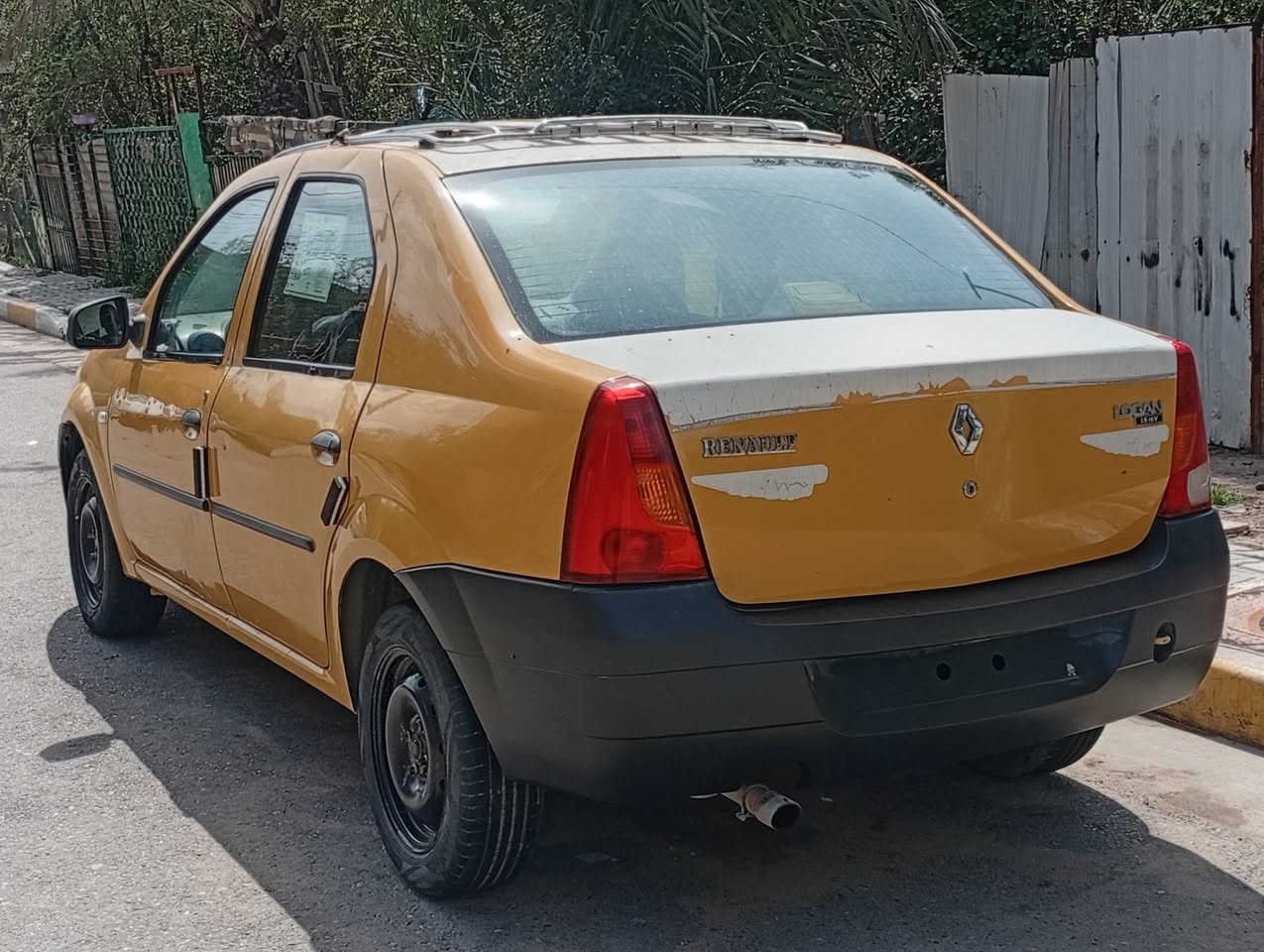 رينو لوكان ٢٠١٤ مكينه وكير دوشمه خير 
من الله مصفره هيئه وغرامات هزه جديده رقم انكليزي سعر ٤٢ للاستفسار ***********
