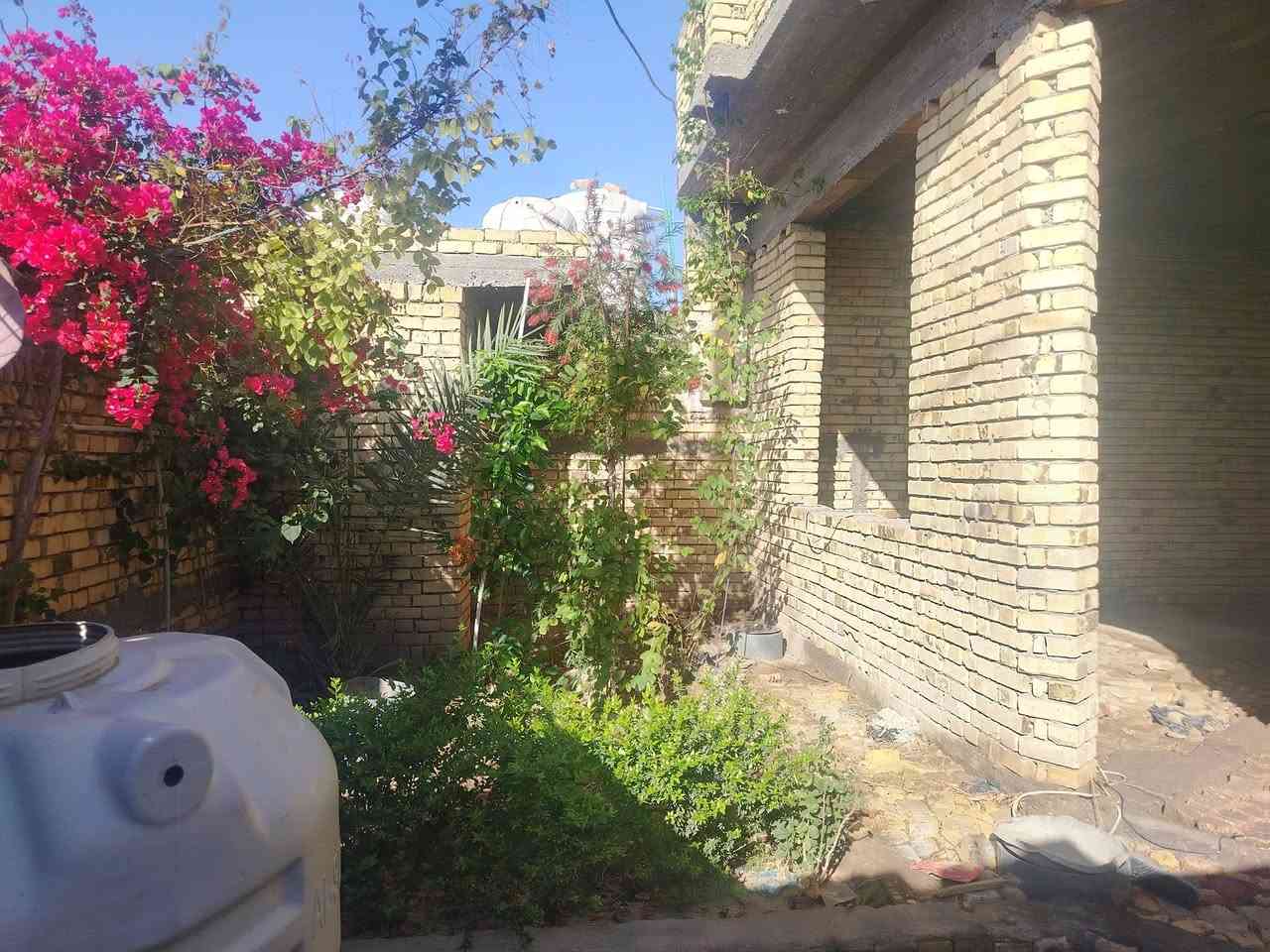 يالله بسم الله الرحمن الرحيم
يوجد بيت هيكل للبيع في منطقة الصخيين نزلة المدارس قرب المدرسة الجديده بيت مساحته 180 ركن على شارعين بيت كامل ماء كهرباء مجاري يتكون من طارمة وصحيات خارجيه وديوانيه وصاله وغرف اثنين ومطبخ وصحيات داخليه للاستفسار الاتصال على الرقم ***********
