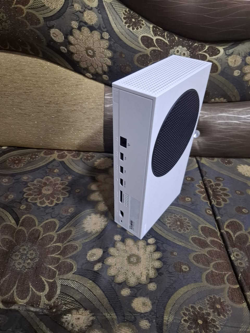 اكس بوكس سيري اس جميع ملحقاته عدا الكارتون وبي يده فقط واشتراك كيم باس التمت ٣ اشهر قبل يومين مشترك يعني جديد مابي اي شي تاخذه تضل تلعب بي ٢٤ ساعه كلشي ماعلي ب٣٥٠ قفل


**إذا كنت صاحب هذا الإعلان وتريد حذفه لأي سبب، رجاءا أرسل رسالة إلى الدعم الفني**