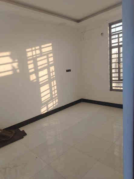 شوف تفاصيل هذا البيت 👇🏻
#جنس_العقار:: طابو ملك صرف عرصة 
#المساحة::: الواجهة 5م والنزال 20م = 100م
كونكريت / البيت فارغ وجاهز للسكن
#المحتويات:: طارمة مجمع صحيات خارجي
أستقبال صالة مطبخ موزع صحيات داخلية
غرفة منام درج دائري اضافة إلى منور .
#الخدمات :: ماء كهرباء مجاري أنارة رصيف
شارع 10م مدارس مقابل البيت منطقة سكنيه
يبعد عن منتزة طلاع الحمزة الترفيهي 100م
#السعر:: 85 مليون وبي مجال بسيط
#العنوان:: إبي الخصيب - طلاع الحمزة 
#للأستفسار::  رقم الهاتف :: واتساب
***********
