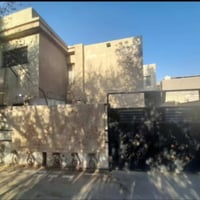 🛑للبيع في حي الجامعة قرب تقاطع صلاح الدين 📌 المساحة ١١٠م٢ الواجهة ٦،٤٥...