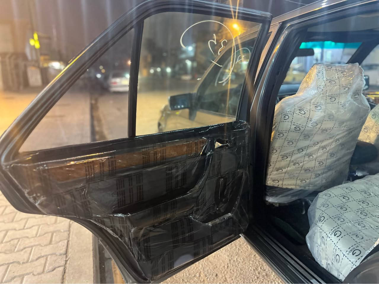 مارسيدس دب موديل 1989
رقم الالماني بغداد 
المواصفات:
كير جديد 
مكينة بطة جديدة 
لايتات جديد 
تخم تايرات 
السعر 43 
للتواصل عبر الهاتف او واستاب 
*********** النجف, العراق
