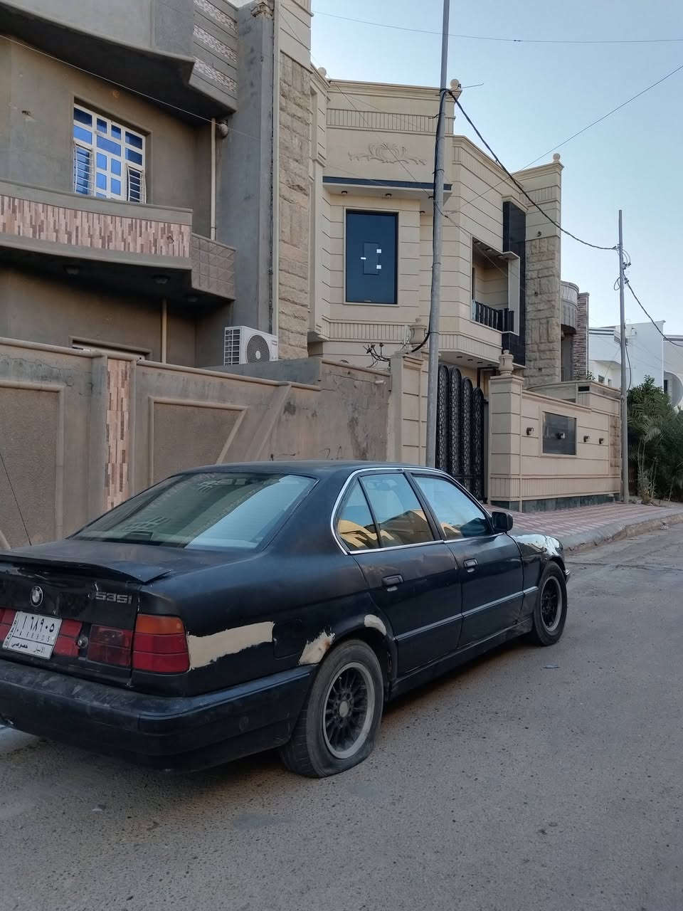 السلام عليكم BMW 535i 1991 اصل للبيع فقط السياره ادامه اول البارحه مسويلها كامله بلشت بيها تعمير وبسبب الضروف اريد ابيع ادامه للمكينه من كلشي  فيتبم جديد منضومه كامله كلها شرط مكينه صافيه شرط كير يرادله تنضيف كنترول وسلكتر تبديل فقط سلايت شغال كهربائي جام اوتو شغال داخل مخمل نضيف مابيها خياس بدون ضربه قويه صدرها نفضته امامي خلفي حت ميزانيه بعدني ممسوي تخم ويل أصلي جواها تايرات مو كلهن نضيفات رقم انبار تحويل ثاني يوم مكان السياره فلوجه
السعر ٣٥ وبيها مجال مو شراي لتعامل باورها يذب دهن وياها باورات ٢ مال كصه وغراضها الي فاتحه كلها موجوده


**إذا كنت صاحب هذا الإعلان وتريد حذفه لأي سبب، رجاءا أرسل رسالة إلى الدعم الفني**